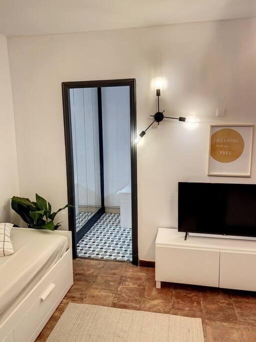 トゥールーズIbiza -Sublime Studio Place De La Trinite- Netflixアパートメント エクステリア 写真