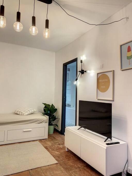 トゥールーズIbiza -Sublime Studio Place De La Trinite- Netflixアパートメント エクステリア 写真